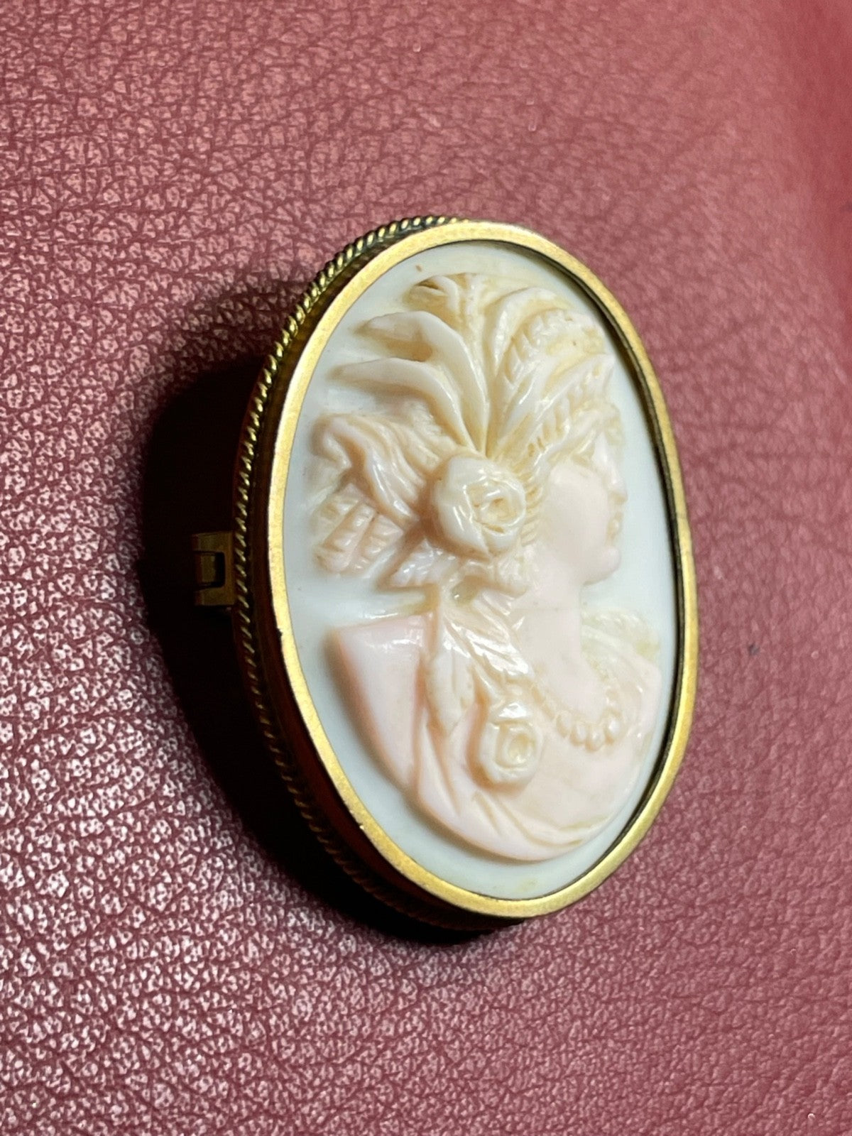 Antik Engelshaut  Korallen  Gemme vor 1900 Cameo Brosche feine Handarbeit gepfl.2