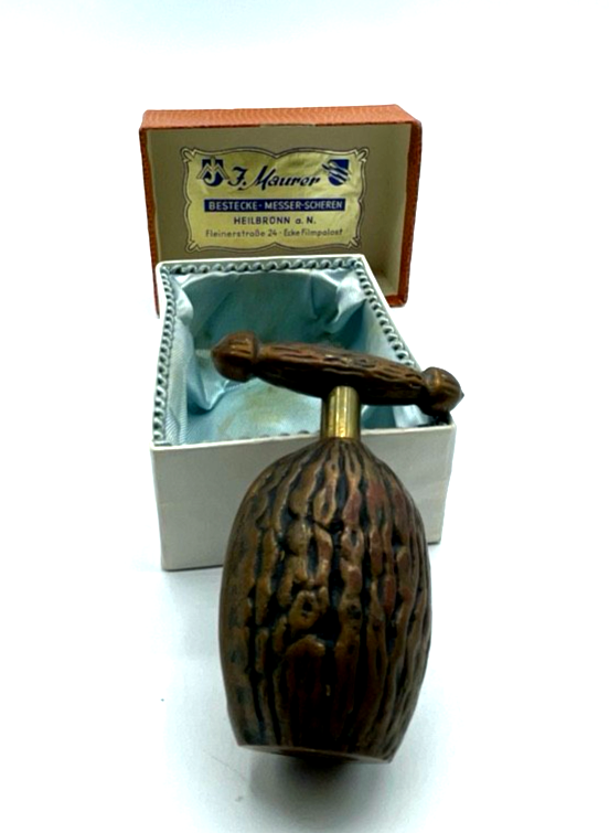 Antik Nusszwinge Nussknacker Messing Bronze Schraubnussknacker 30erJ orig. Box0