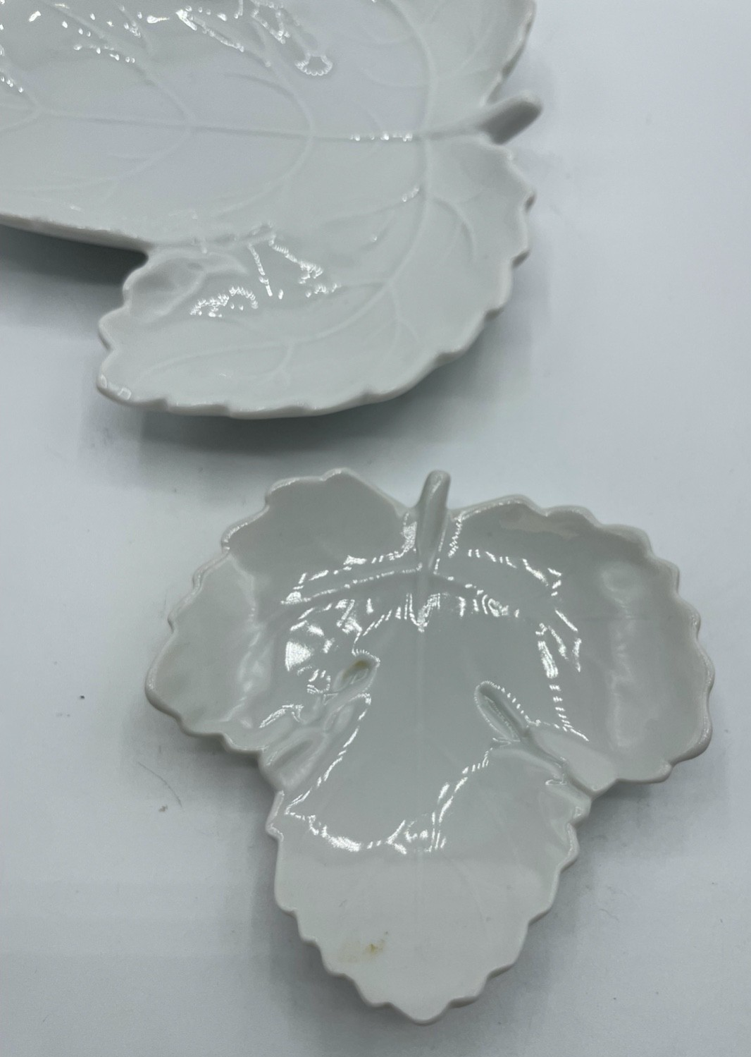 Vintage Ludwigsburg Porzellan 2 x Blatt Schale Konfekt Pralinen 2 Größen gepfl.1