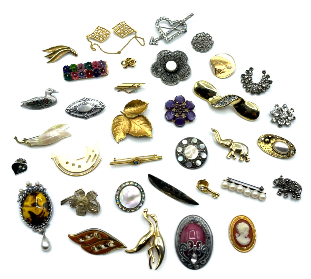 Konvolut 34 Stck. Broschen Anstecknadeln antik vintage + neu Modeschmuck gepfl.11