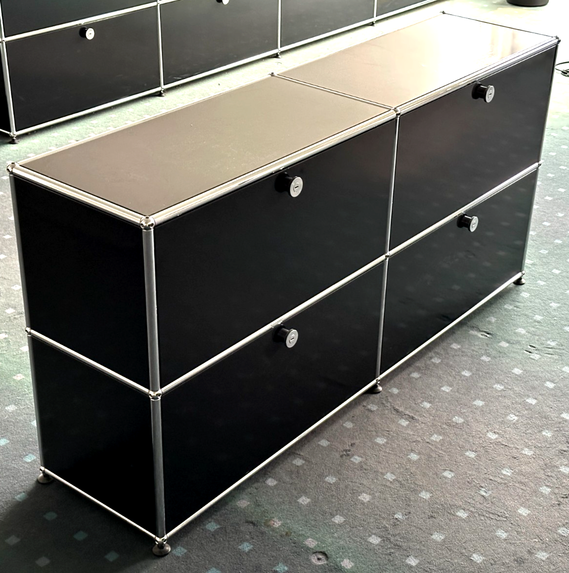 USM Haller - Sideboard 150cm - graphitschwarz - 4 Klapptüren abschließbar chrom2