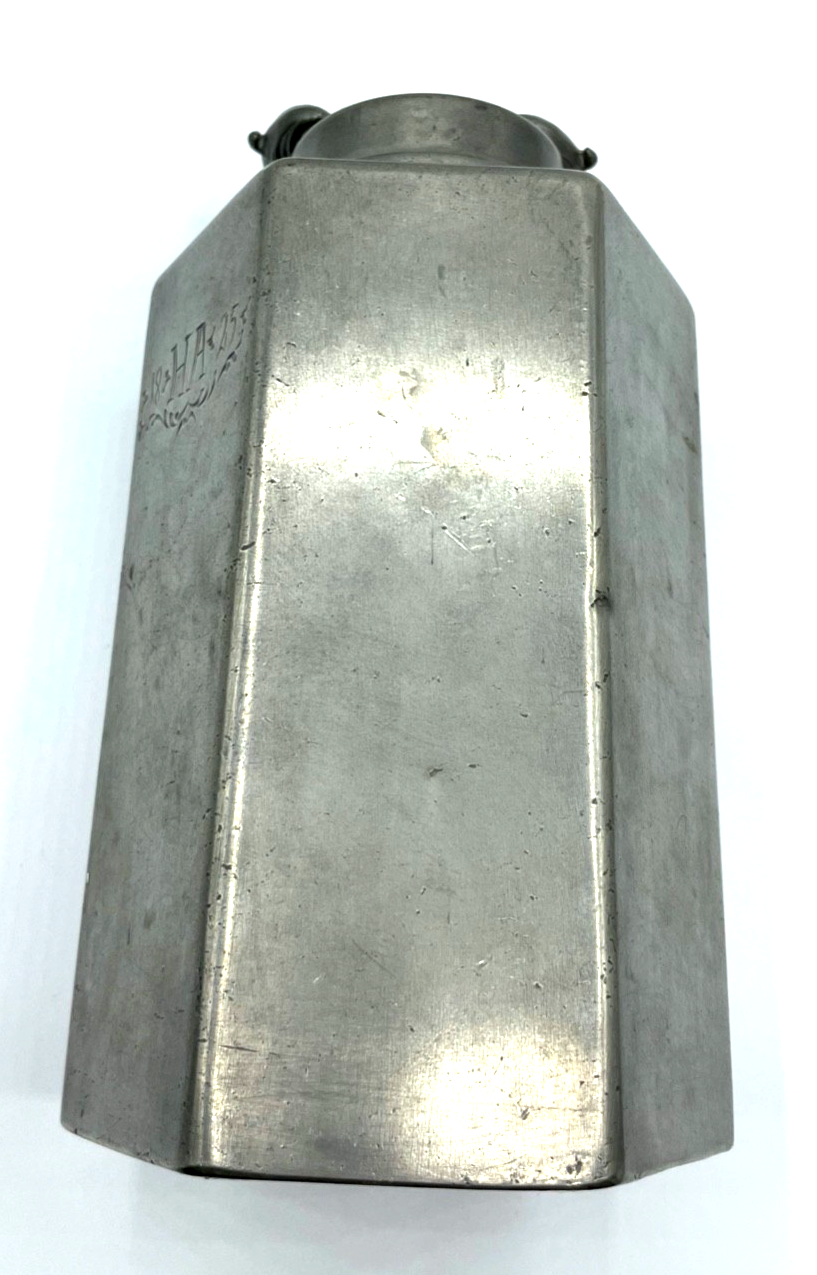 Alte große Zinn Feldflasche Prismenkanne Gravur HA 1825 dekorative Zinn Pitsche6