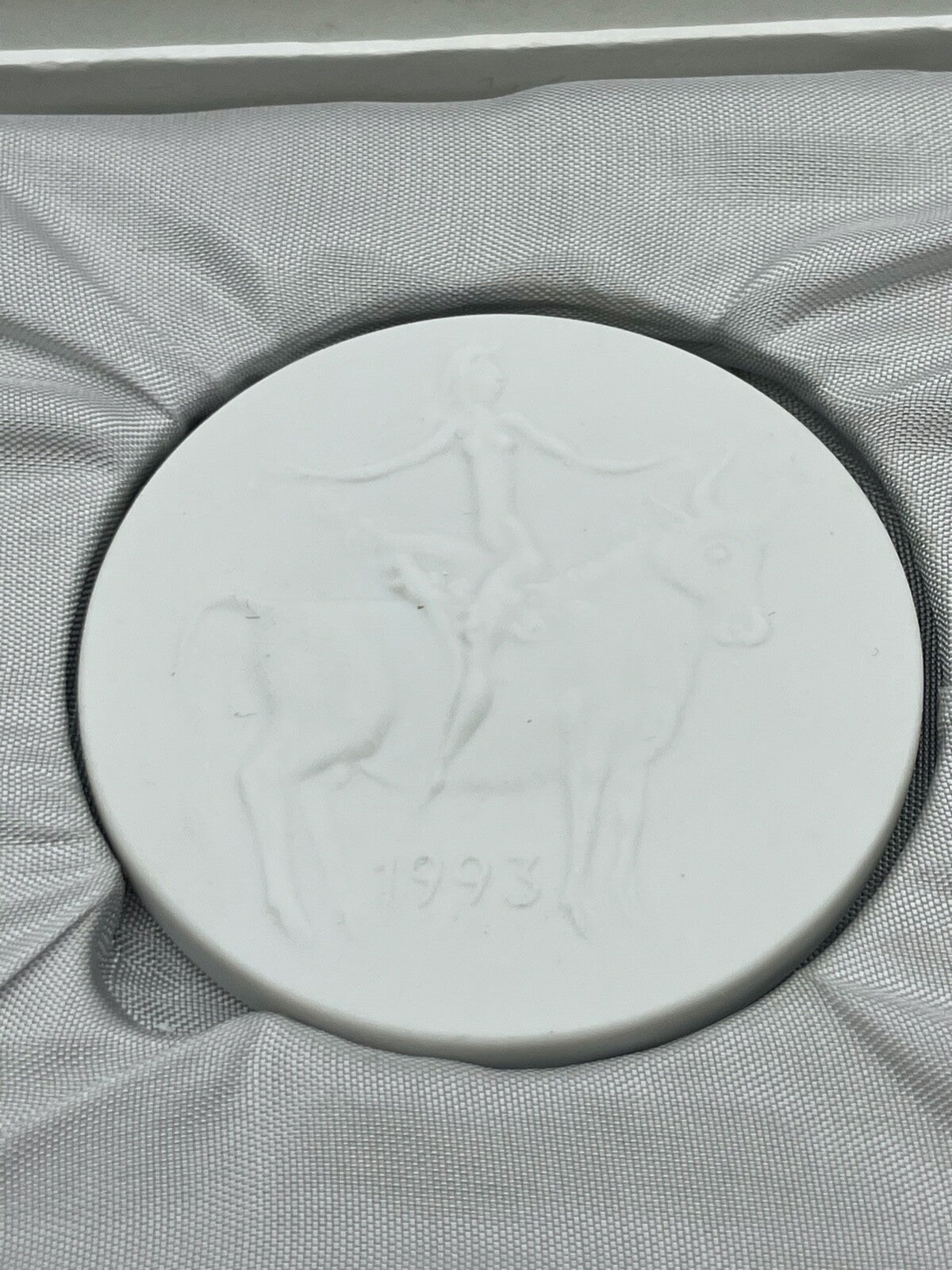 Meissen Porzellan Medaille Plakette Europa auf dem Stier 1993 Ø 5 cm im Karton2