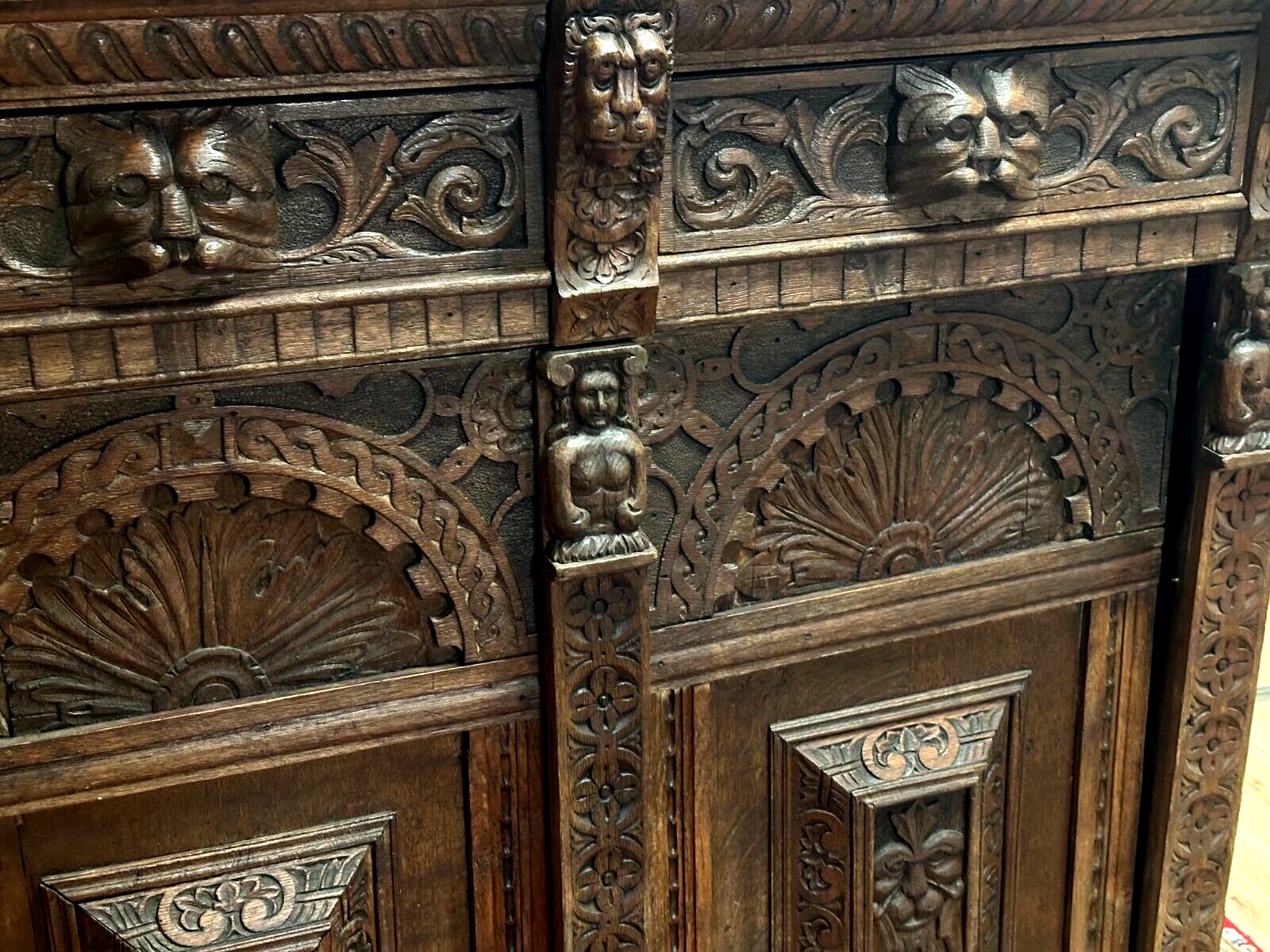Renaissance - Eiche - 17. Jahrhundert - Buffet Schrank - reiche Schnitzerei3