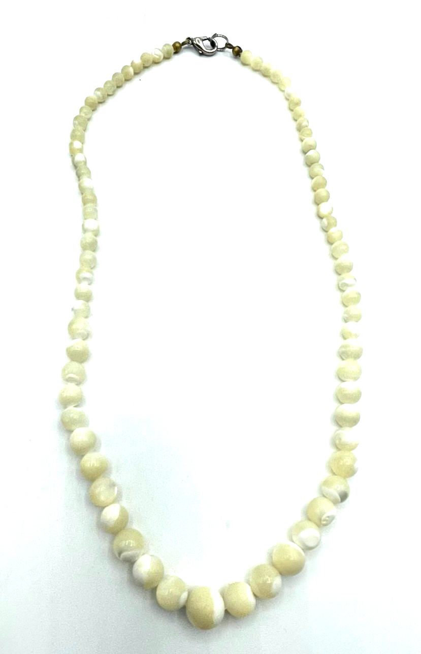 Vintage 45 cm lange Perlmutt Kugelkette im Verlauf sehr elegant gepflegt3