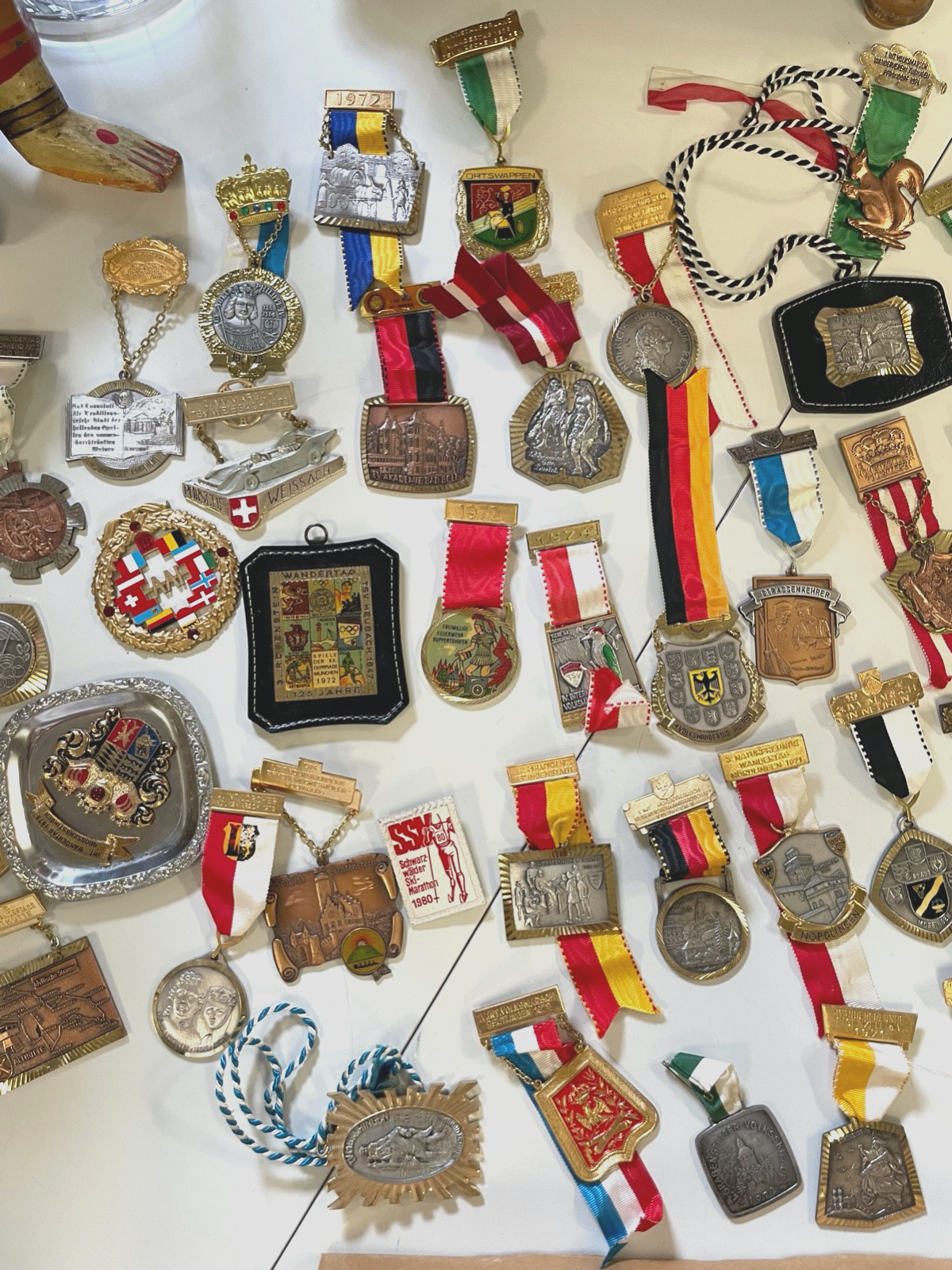Komplett Sammlung alte Wanderabzeichen Wandermedaillen 10 KG gemischtes Konvolut3