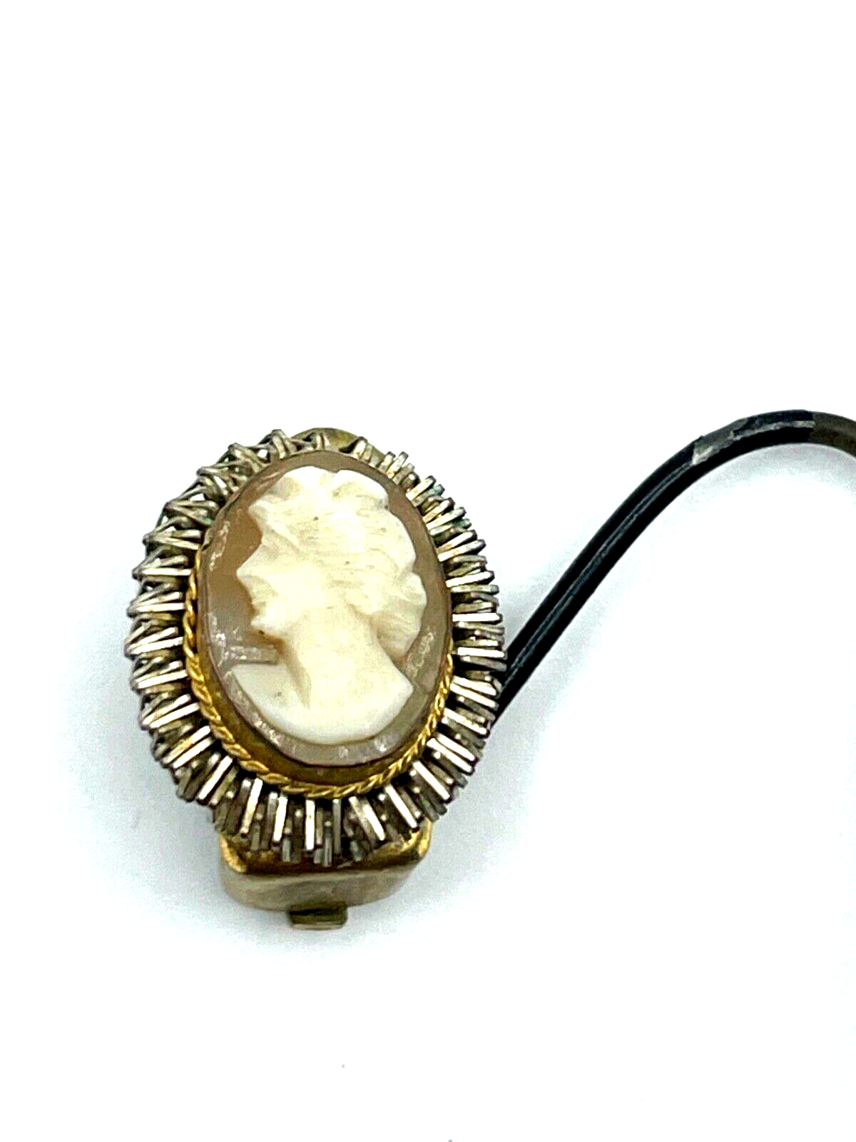 20er 30er Jahre Ohrclips mit Muschelgemme Gemme Cameo Handarbeit Messing Korpus3