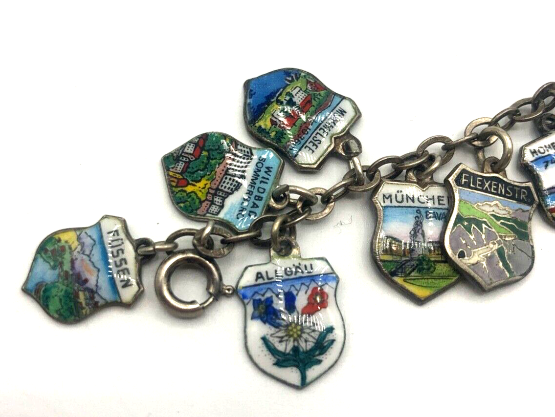 Vintage Silber gut bestücktes Bettelarmband Stadtwappen 24 Reiseandenken Emaille2