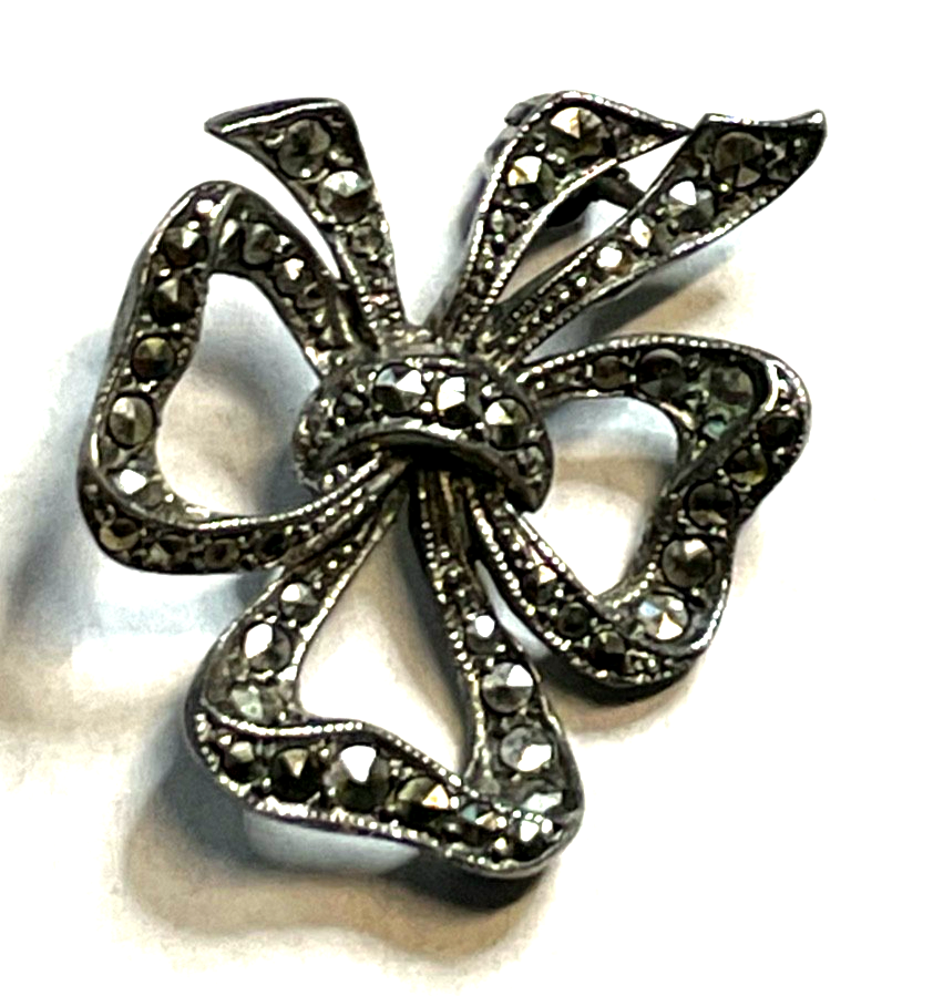 Antik 835 Silber Brosche Anstecknadel klassische Schleife Markasit Besatz orig.5