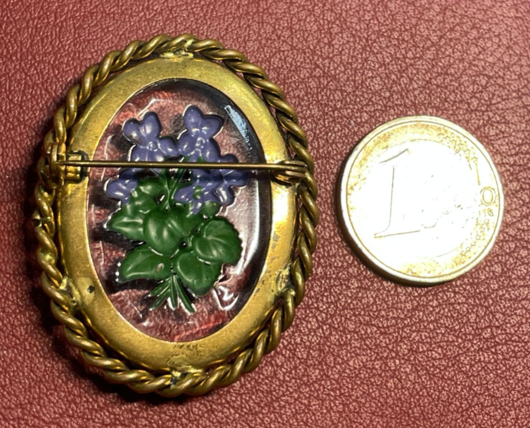 Vintage Handarbeit  Brosche Veilchen unter geschliffenem Glas 30erJ Gablonz ?7