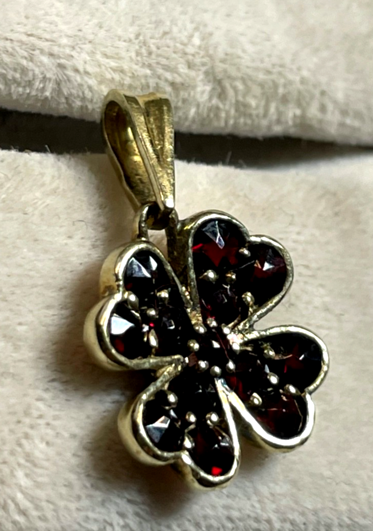 925 Silber vergoldet Granat Anhänger Kleeblatt sehr gepflegt shamrock Pendant1
