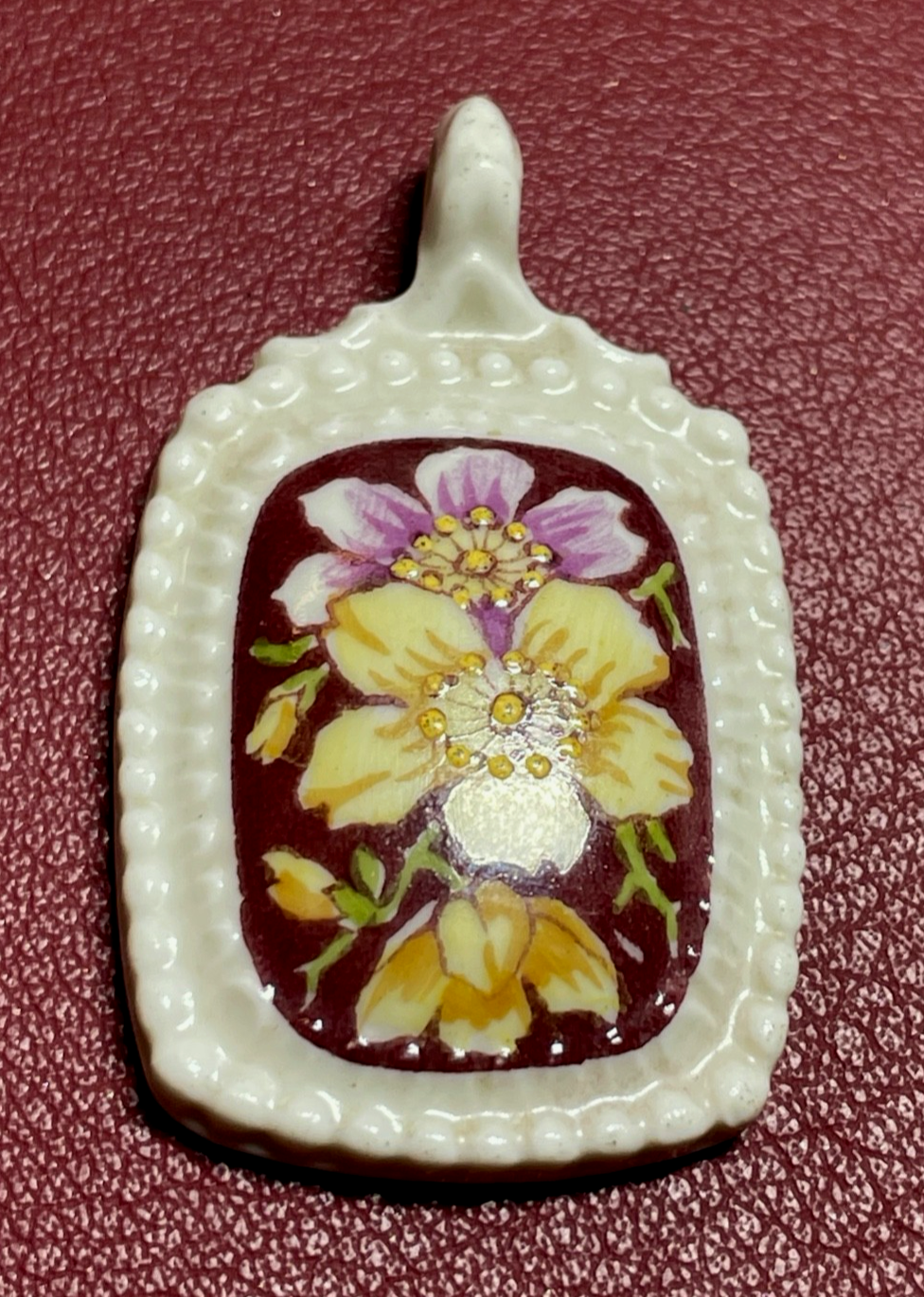 Antik Porzellan Anhänger 30erJ handgemalt Blumen Bukett H 48 x B 30 mm top gepfl2