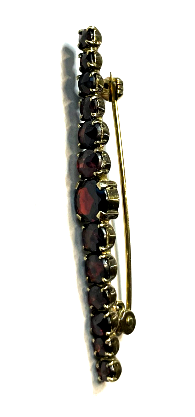 Klassische Stabbrosche Anstecknadel 333 Gold 8 K GG mit 13 x Granat gepflegt6