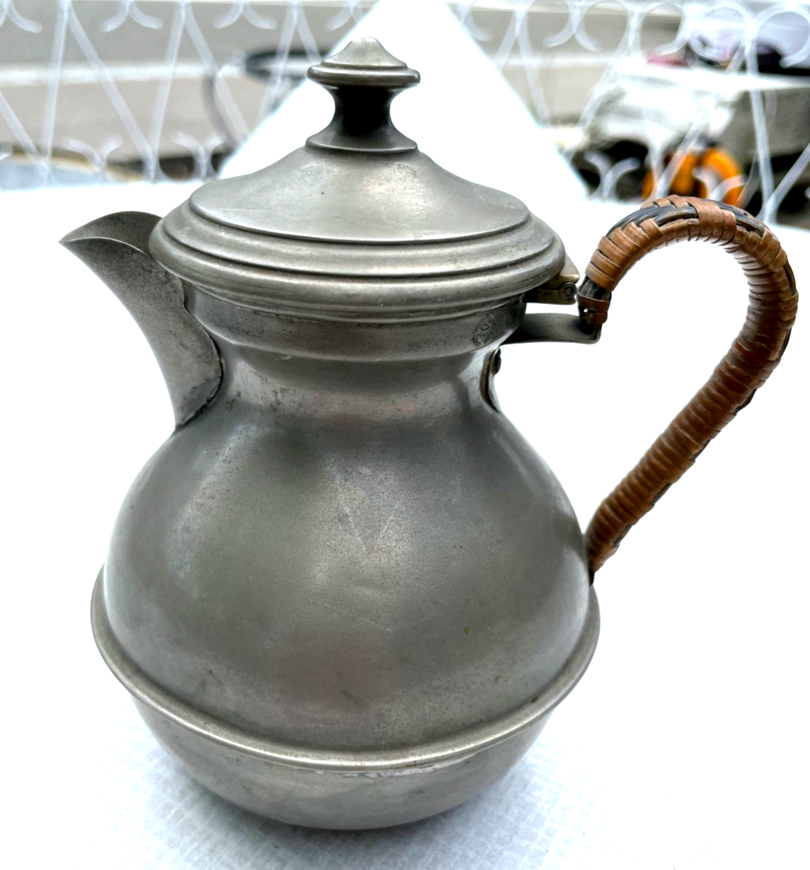 Kleine dekorative antik Zinn Kanne um 1900 Geflecht am Griff 1/2 Ltr. mit Punze1