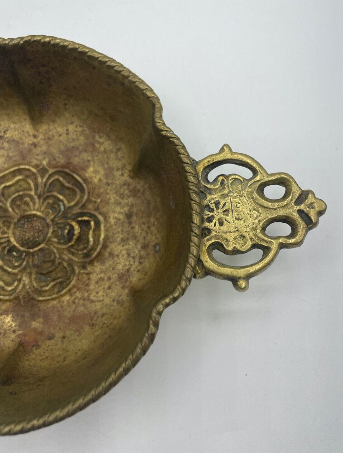 Antik handgefertigter Messing Porringer um 1820 Tudor Rose Dekor Napf Schale6