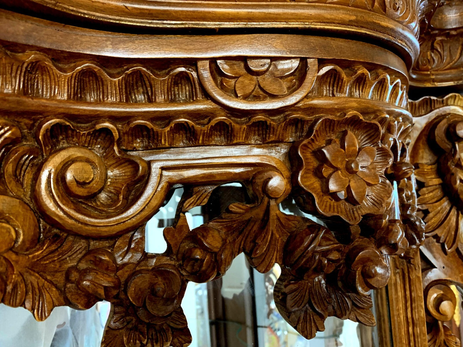 XXL Prunkvitrine - Vitrinenschrank - Holz Schnitzerei - Beleuchtet - Handarbeit9