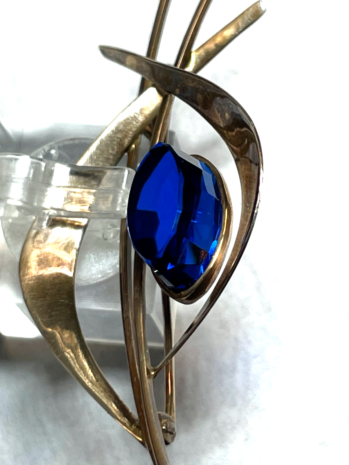 Vintage Design 333 Gold 8 K Brosche Anstecknadel mit Iolith Juwelier Qualität10