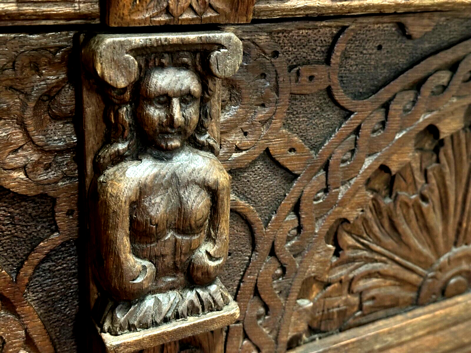 Renaissance - Eiche - 17. Jahrhundert - Buffet Schrank - reiche Schnitzerei10