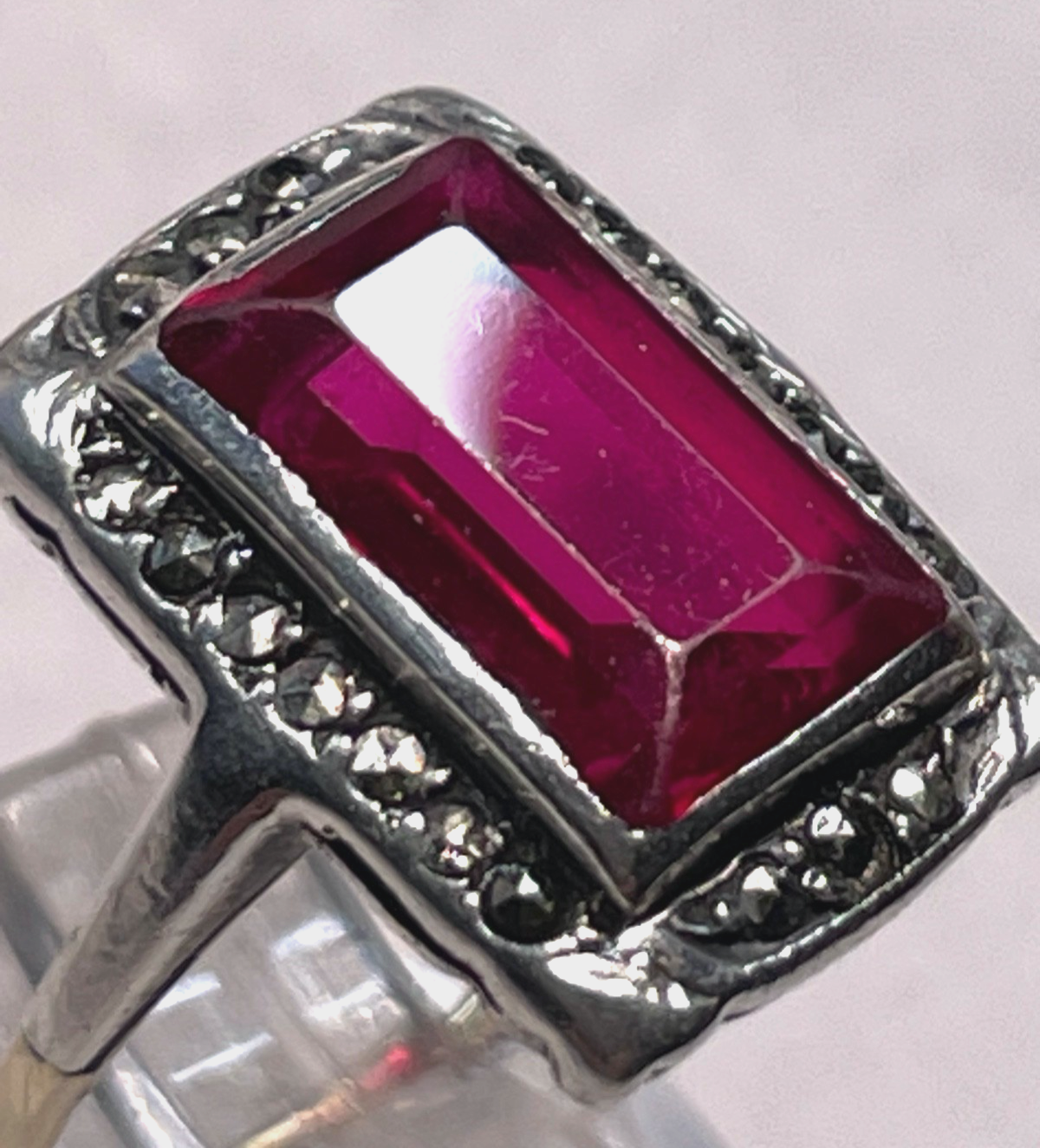 Aparter antik Ring 333 Gold 8 K roter Spinell Farbstein Ø 16 mm RG 50  gepfl.7