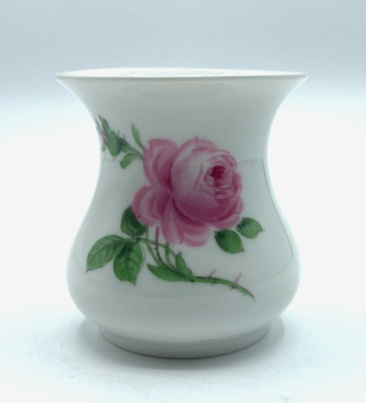 Vintage kl. Meissen Porzellan Vase Wildrose rote Rose Dekor H 6,3 cm  1A Zustand0