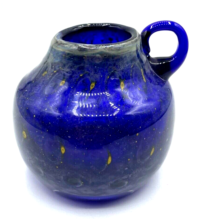 Kunsthandwerk dekorativ Kunstglas Vase blau Einschmelzungen Handarbeit H 11 cm0