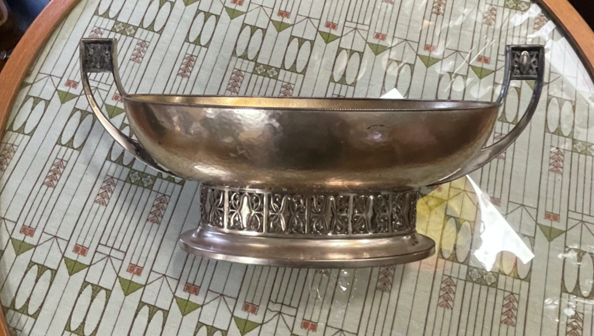 Jugendstil WMF dekorative Anbietschale auf Fuß Hammerschlag Dekor Straussenmarke14