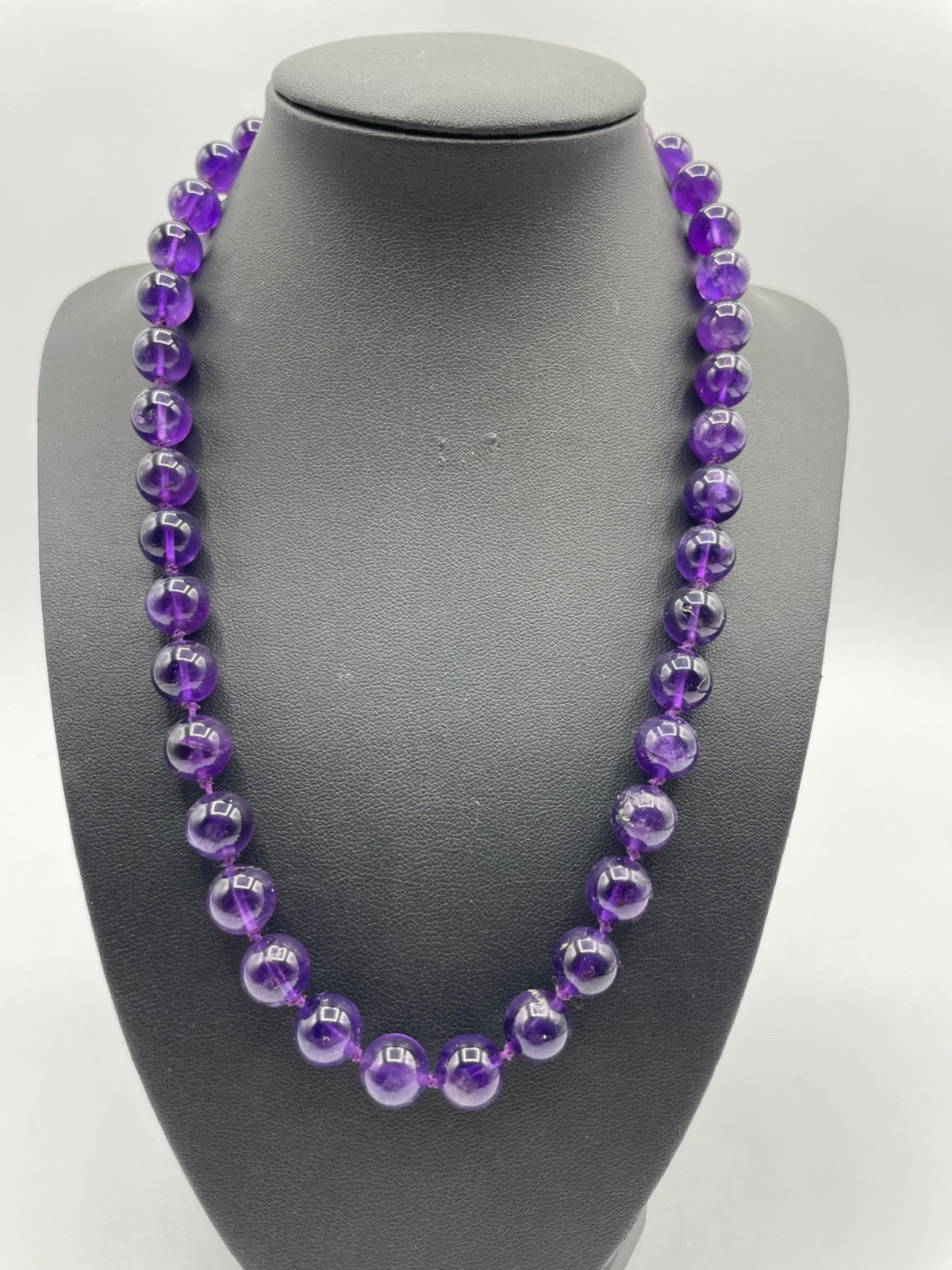 Vintage 50 cm dunkle Amethyst Halskette sehr apart + einzeln geknotet Ø 10 mm1