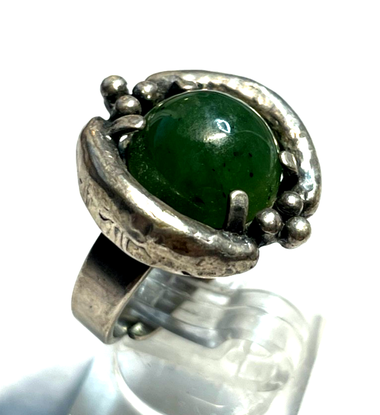 Brutalist Modernist 70erJ Silber Ring TEKA Design grüne Jade offene Ringschiene2