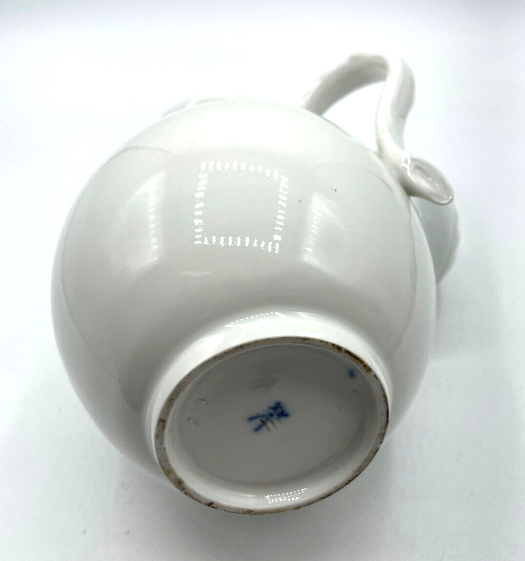 Attraktive alte Meissen Porzellan Kaffeekanne weiß 3 Striche Schwertermarke9