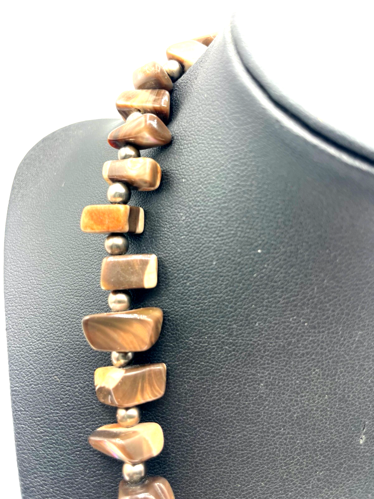 Vintage handgefertigte Perlmutt Collier Kette sehr elegant braun L 46,5 B 1,5 cm2