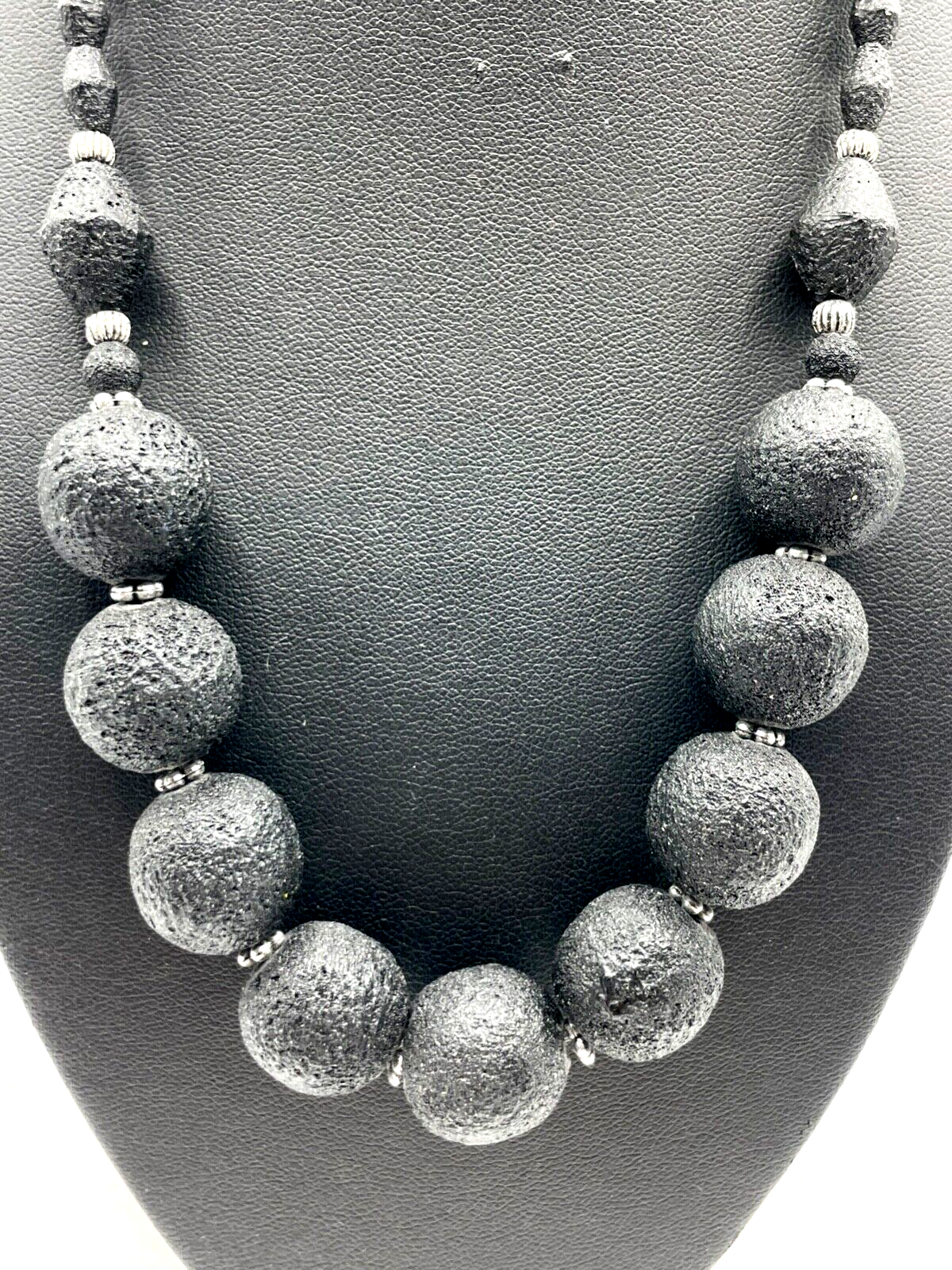 Schwarze Lava Perlen Collier Basalt Kette Kugelkette Ø 16 mm L 49 cm gepflegt1