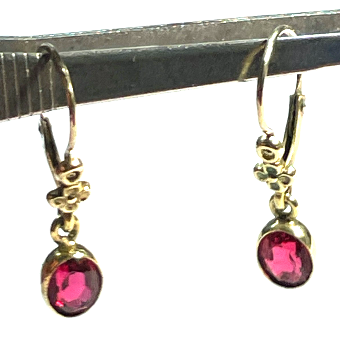 Antik 333 Gold 8 K Ohrringe Ohrhänger  elegantmit rotem Spinell Farbstein1