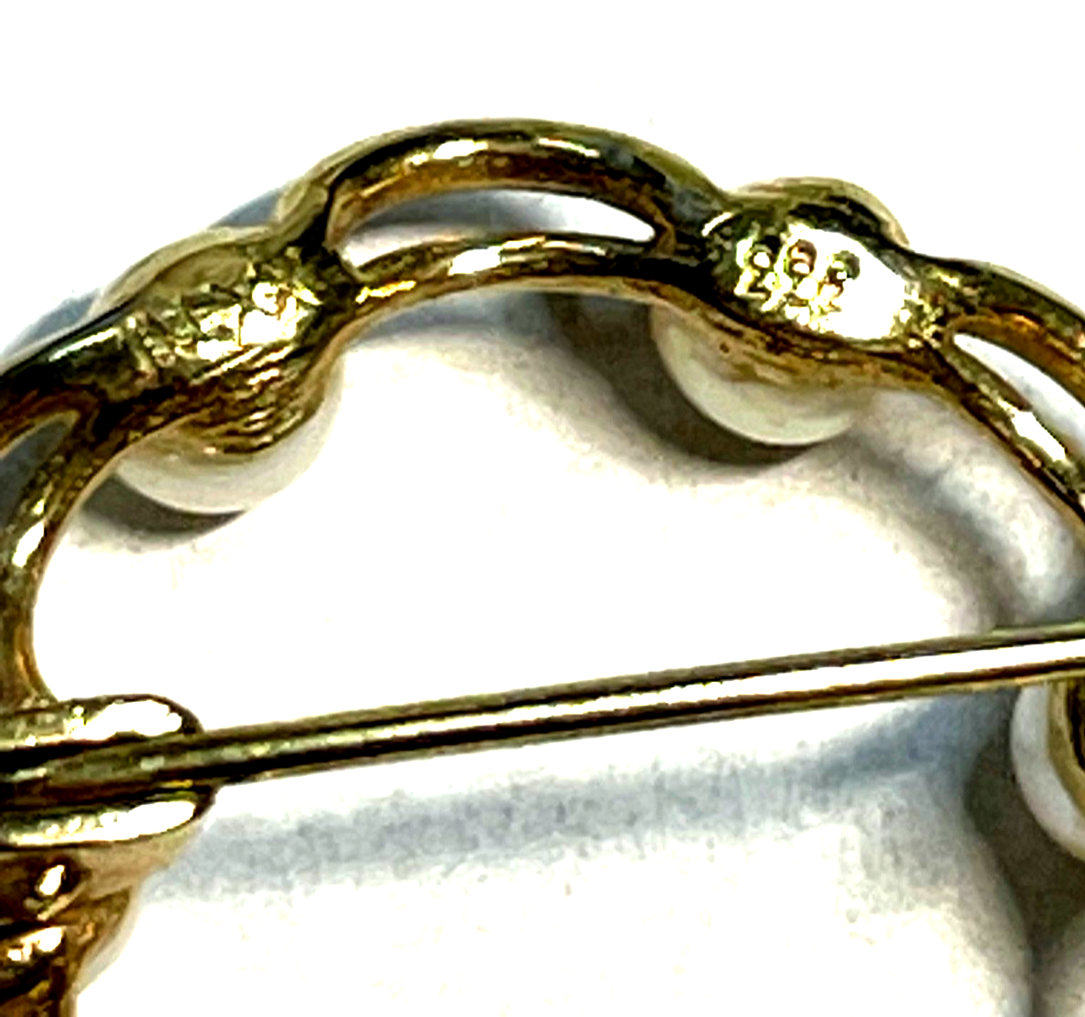 333 Gold 8 K Gelbgold runde klassische Brosche Anstecknadel mit 6 x Akoya Perle5