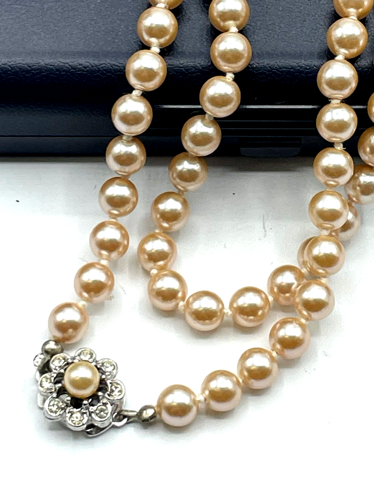 Vintage Tina Harper 68 cm Perlenkette apricot Ø 7,5 mm mit Box Modeschmuck gepfl5