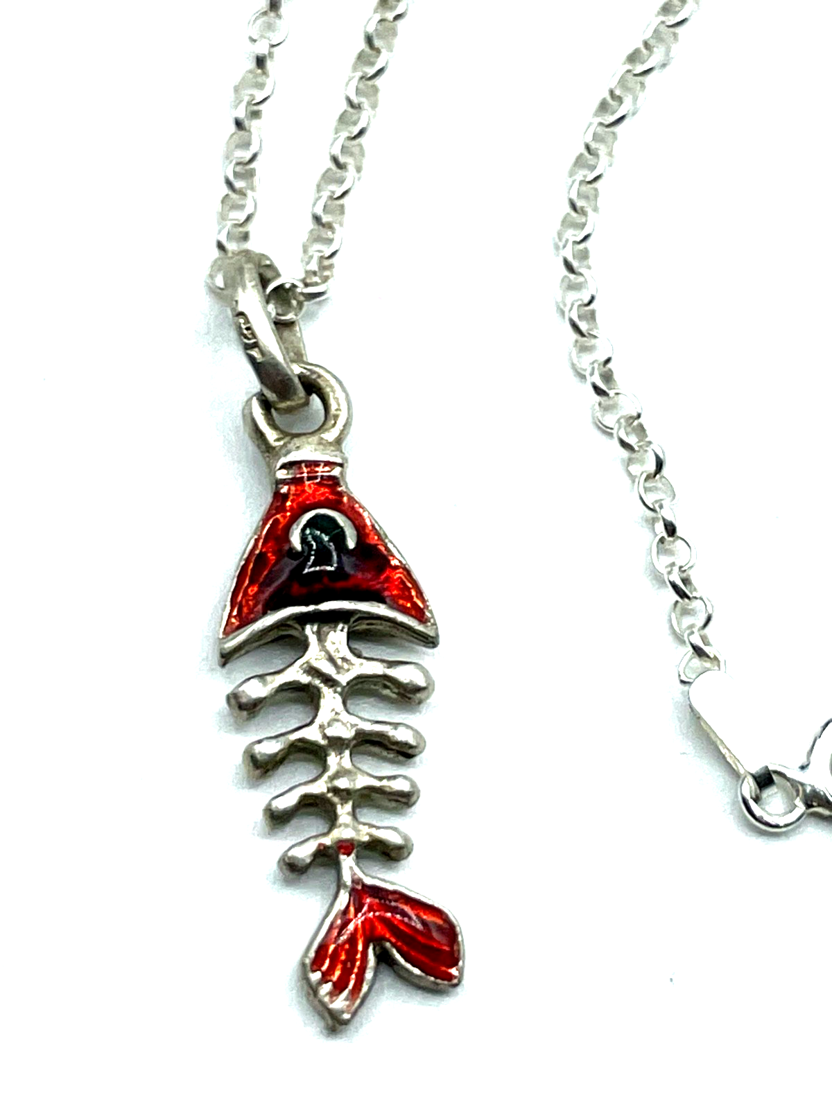 925 Silber Anhänger Fisch Skelett teils emailliert + Sterling Gliederkette 50 cm2