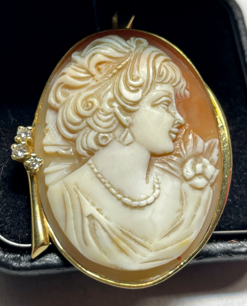Antik Anhänger oder Brosche feine gr. Gemme Cameo in 750 Gelbgold + 3 Brillanten0