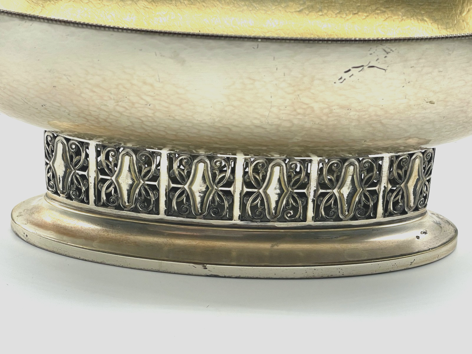 Jugendstil WMF dekorative Anbietschale auf Fuß Hammerschlag Dekor Straussenmarke2