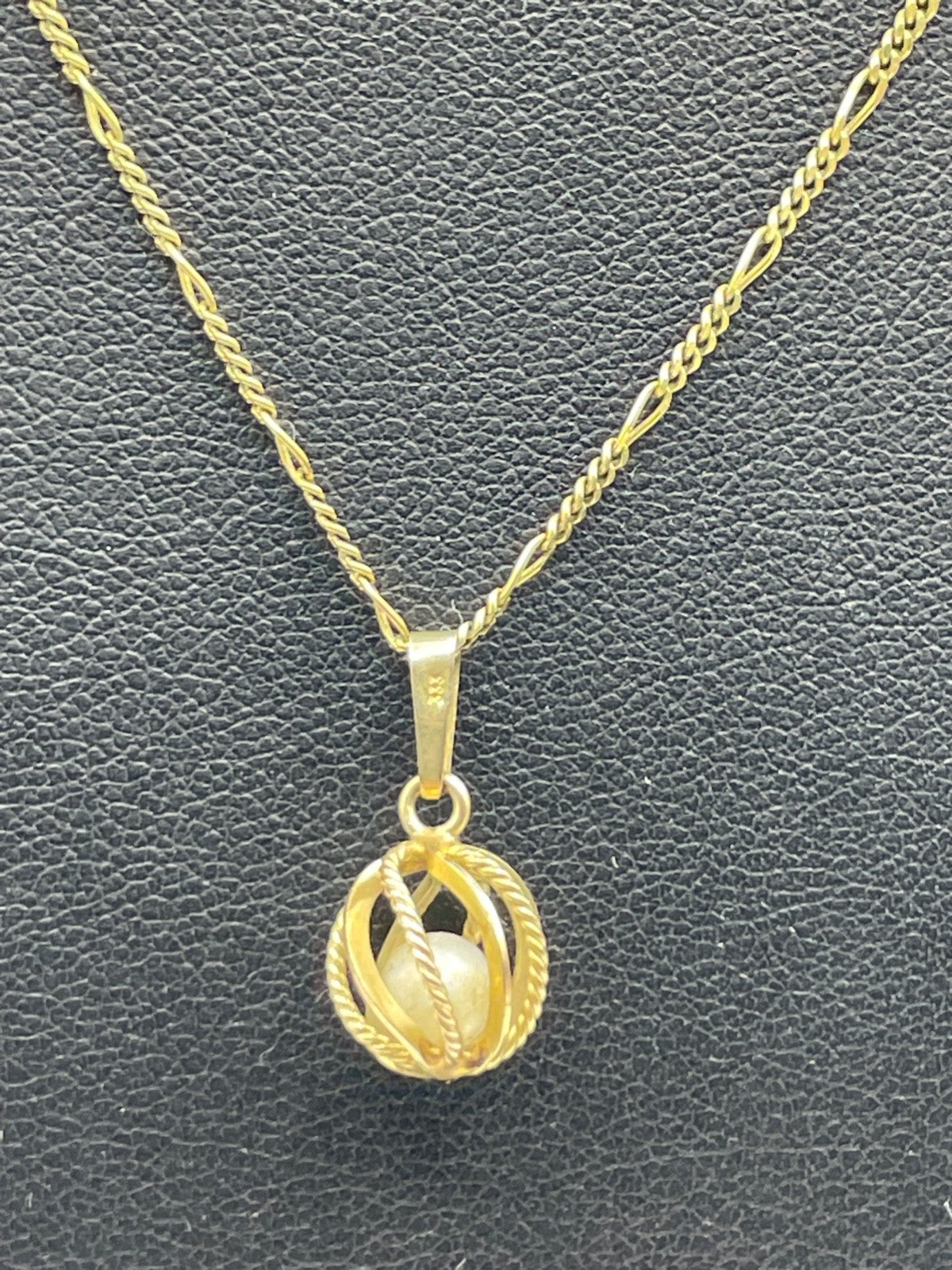 333 Gold 8 K Halskette Figaro Kette Juwelier L 38,5 cm + Anhänger Perle im Käfig1