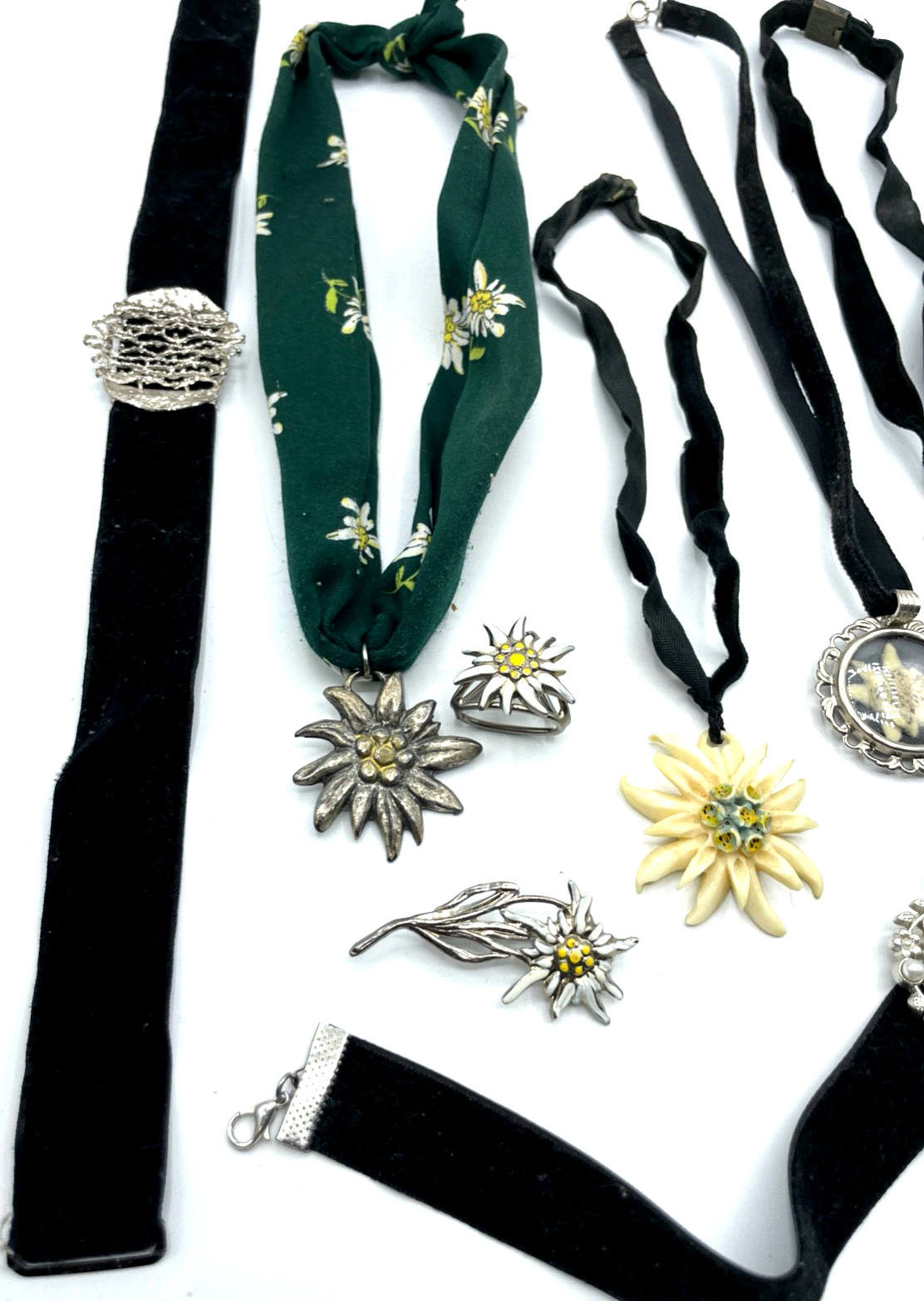 Konvolut antik + neu Wasen oder Wiesen Schmuck Dirndl Trachten Folklore Edelweiß5