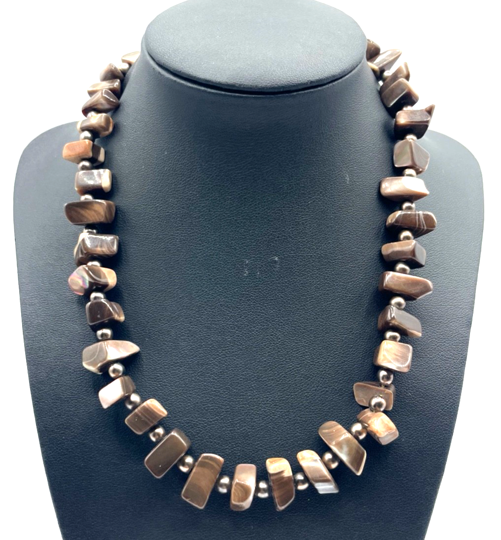 Vintage handgefertigte Perlmutt Collier Kette sehr elegant braun L 46,5 B 1,5 cm0