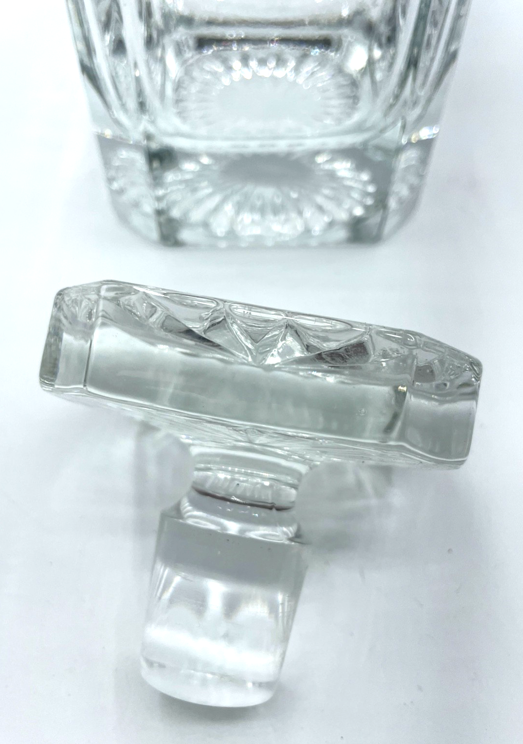 Vintage Whiskey Karaffe Glaskaraffe mit Glasstöpsel H 21 cm B 10 cm gepflegt2