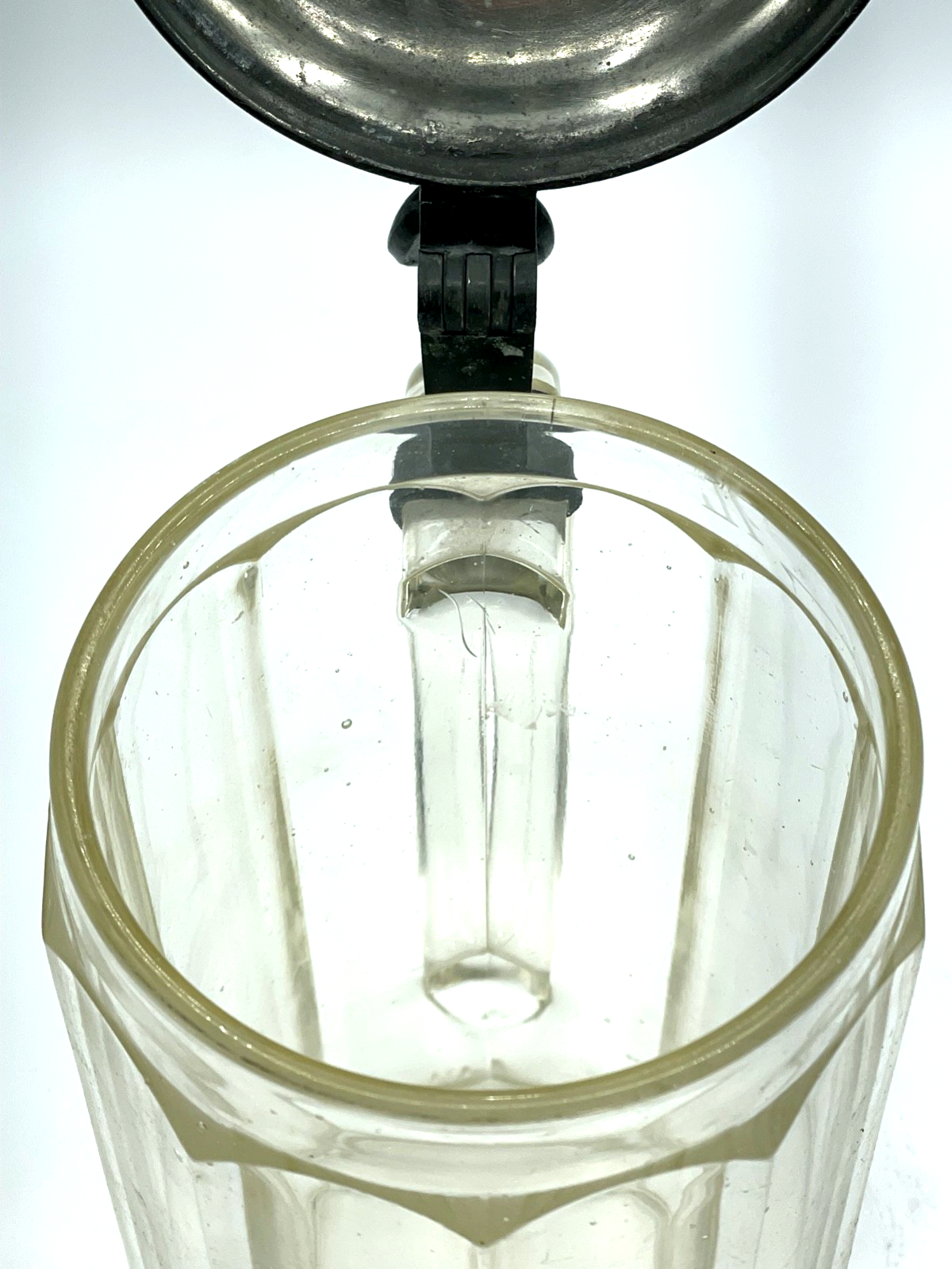 Antik dekorativ Pressglas Bierkrug 1 Liter mit Zinndeckel um 1900 Dachbodenfund11