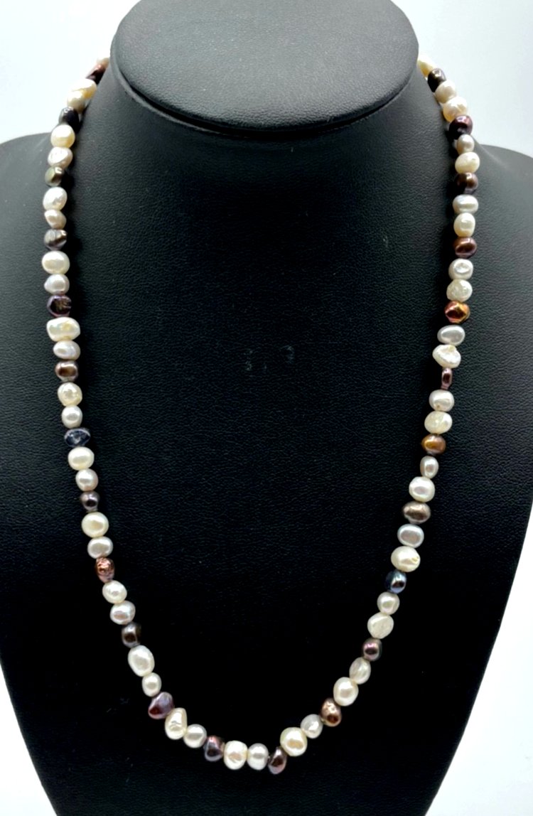 SWZ Süsswasser Perlen Perlenkette L 47 cm B 6 mm zweifarbig Karabiner  gepflegt0