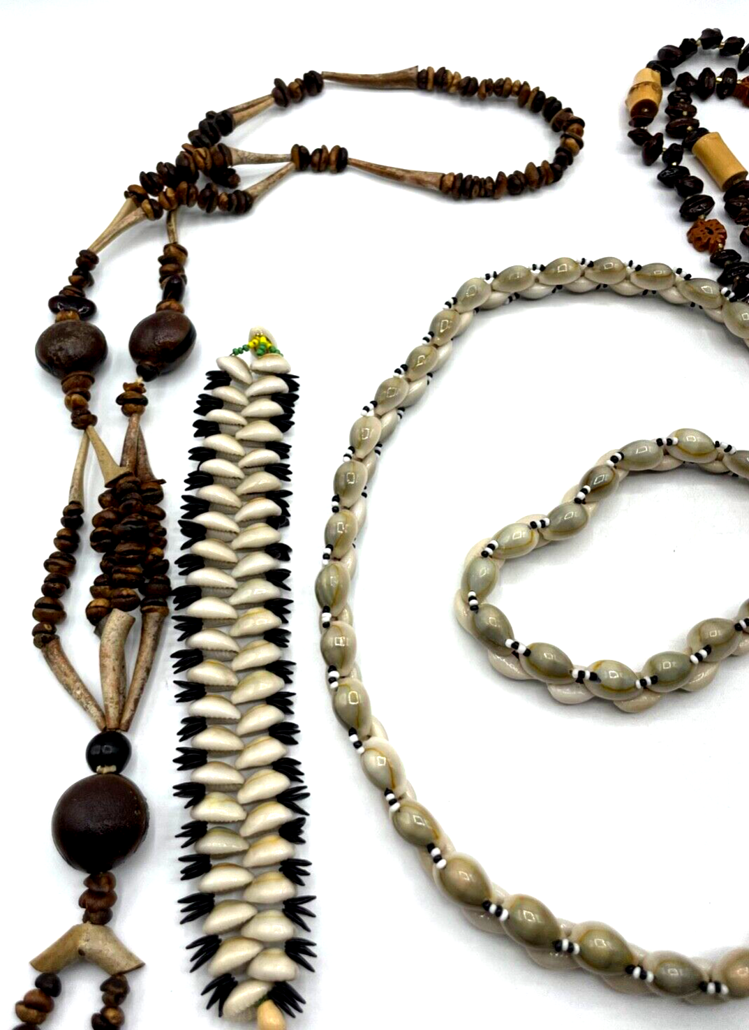 Konvolut Ethno Schmuck Ketten Armreif Armband Horn Bein Perlmutt Kauri Muschel7
