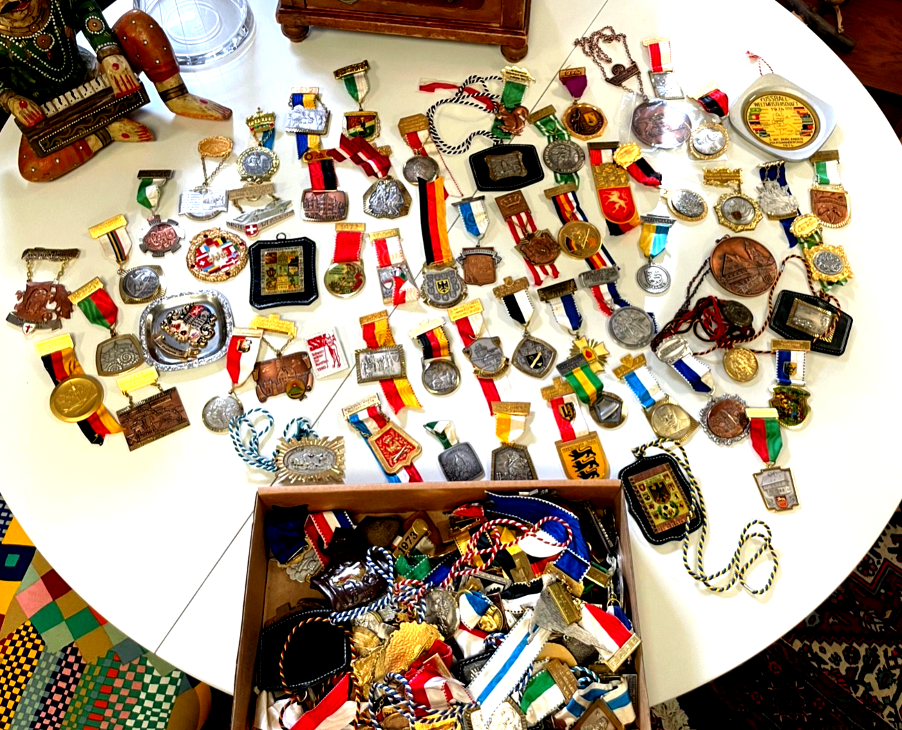 Komplett Sammlung alte Wanderabzeichen Wandermedaillen 10 KG gemischtes Konvolut0