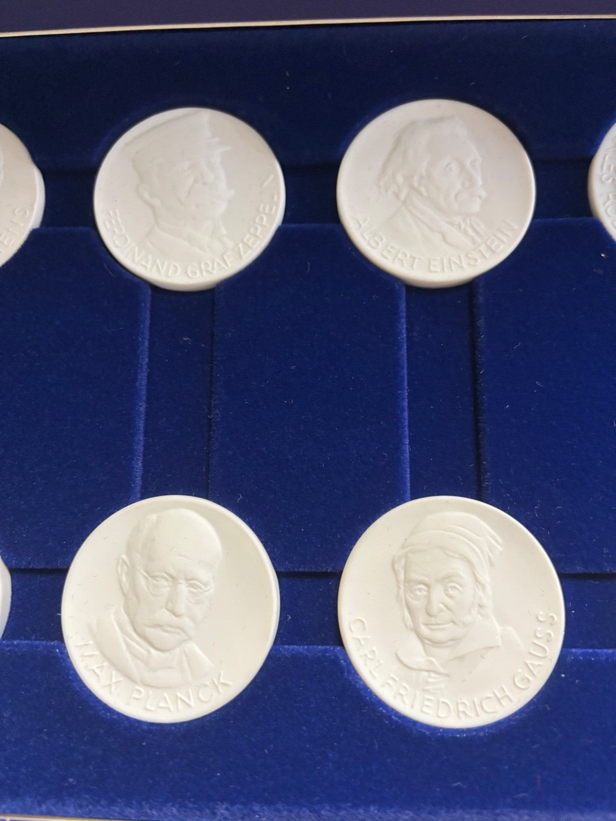 Meissen Porzellan Sammeledition 8 Medaillen 150 J Orden pour le mérité Ø 38 mm7