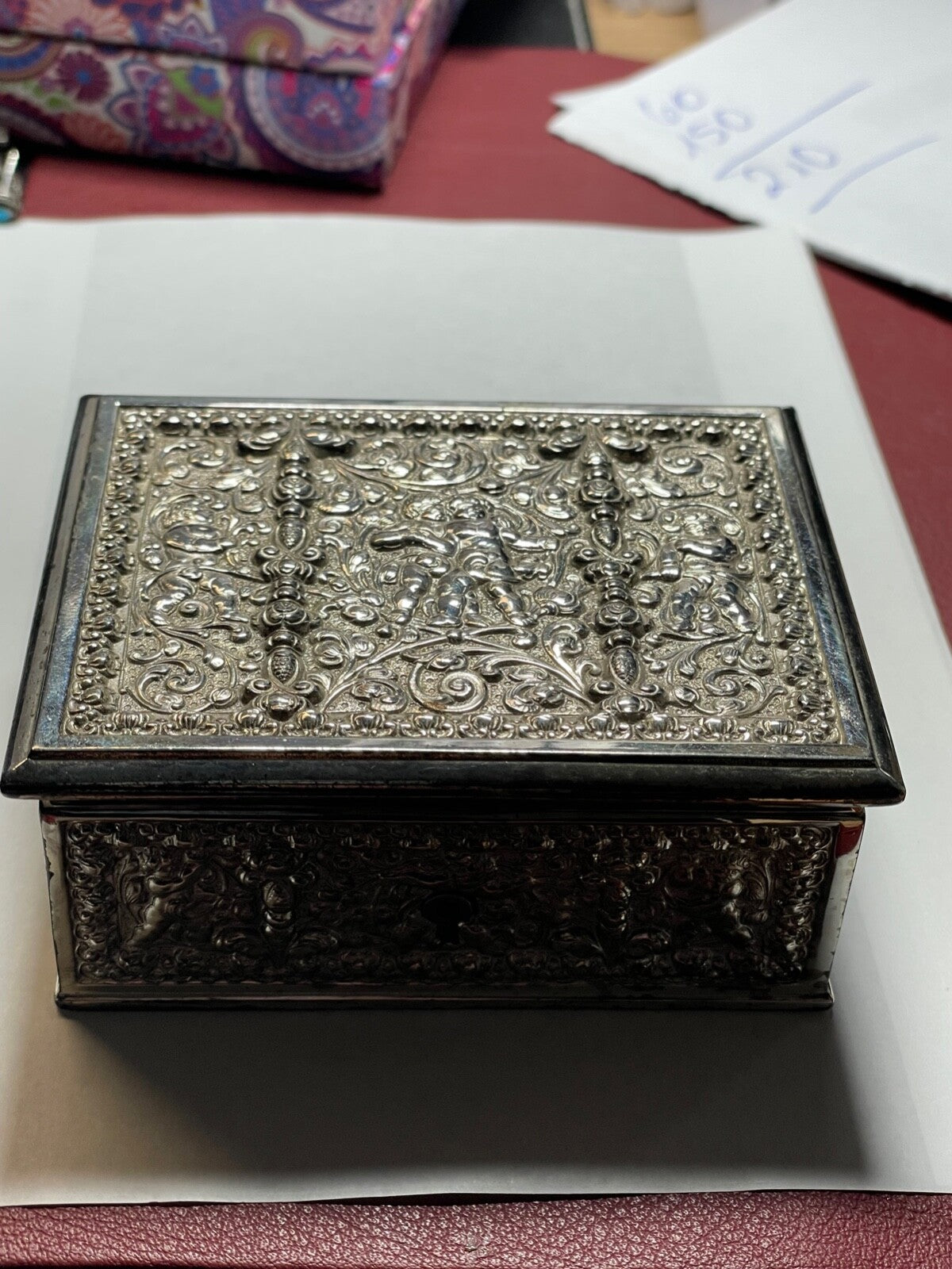 Kleine alte Erhard & Söhne Schatulle Silber farb. Putten Engel Dekor rar Metall10