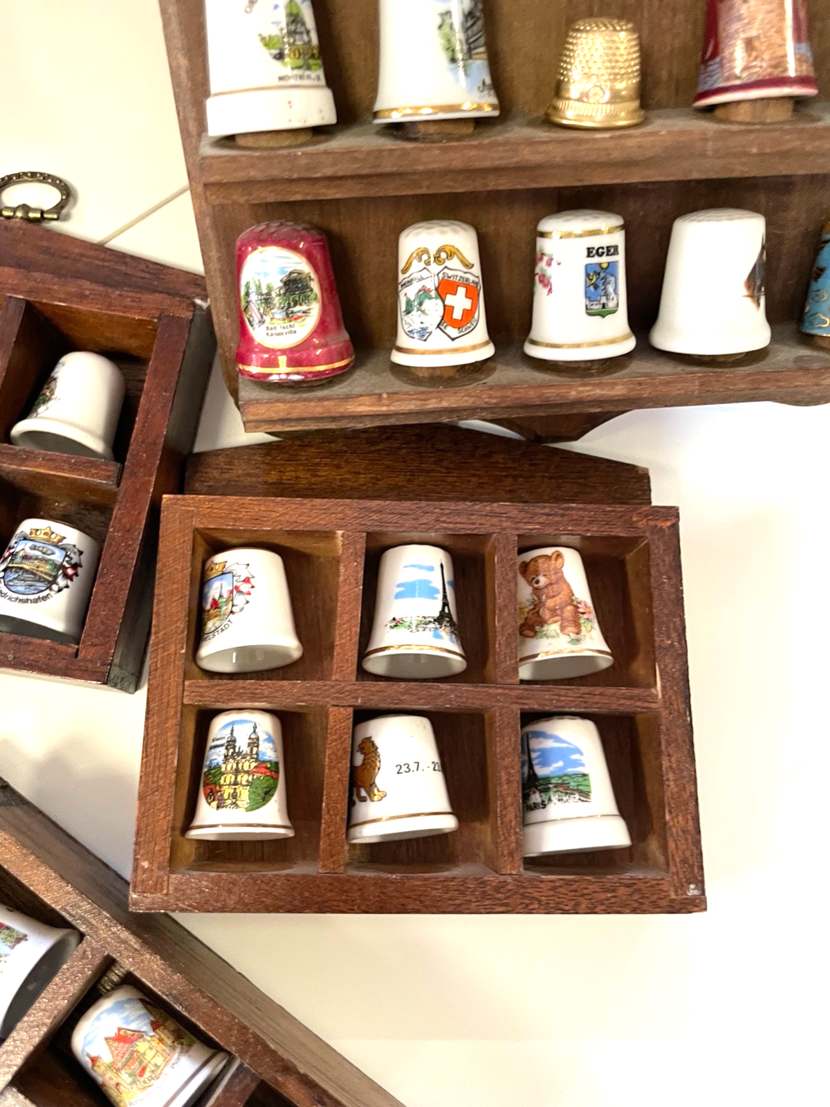 Komplette Sammlung 130 internationale Fingerhüte mit Holz Setzkasten Konvolut5