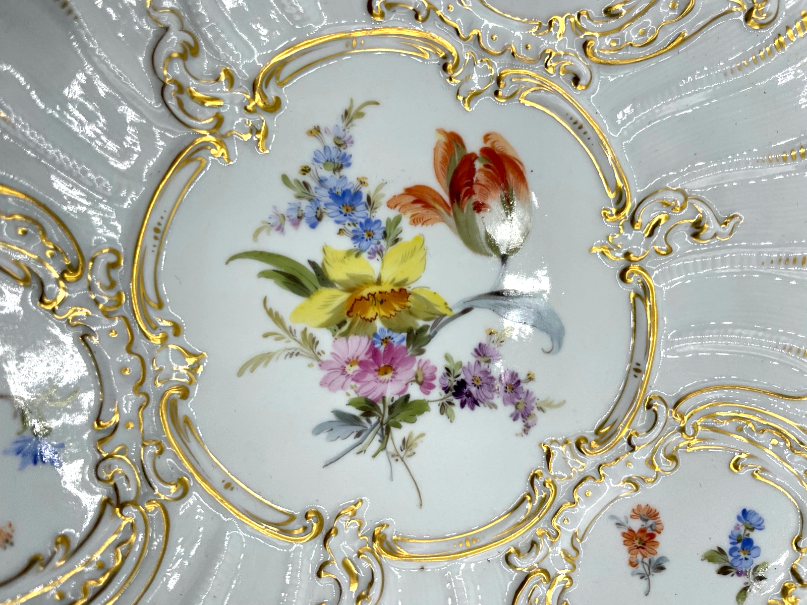 Antik Meissen Porzellan Prunkteller 1. Wahl Blumenbukett Goldstaffage Ø 23 cm3