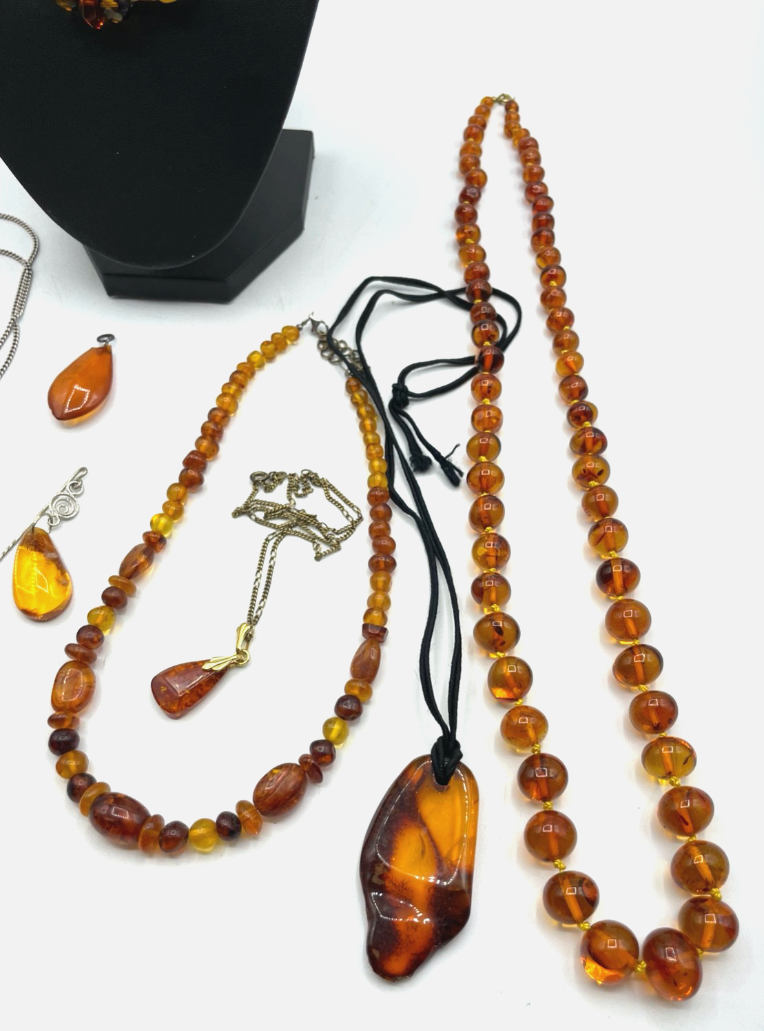 Konvolut tragbar gepfl. Bernstein Schmuck alt + neu Kette Anhänger Anstecknadel4